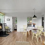 Pet Friendly In With Wifi - F07406 Holiday home
